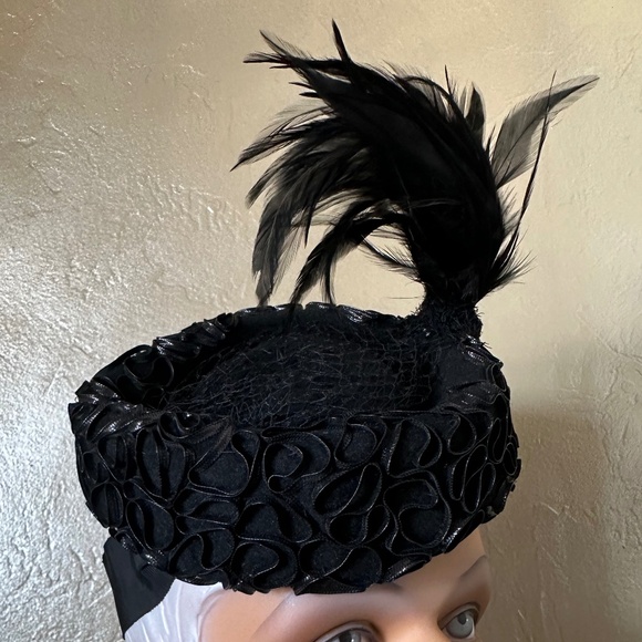 SMART 1940s\' BLACK FELT TILT HAT WITH SHINY BLACK TRIM + TALL FEATHERS main image 9